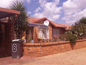 2 Bed Townhouse in Krugersdorp North