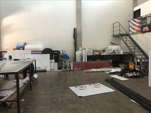300 m² Industrial space in Willow Park Manor