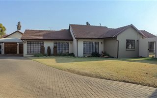 4 Bedroom House in Sunward Park