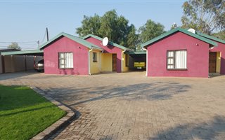 1 Bedroom Apartment in Bloemfontein Farms