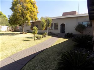 4 Bed House in Schuinshoogte