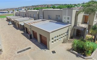 3 Bedroom Townhouse in Oakdene