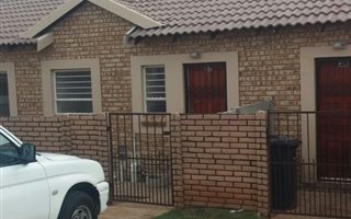 2 Bedroom Apartment in Olievenhoutbosch