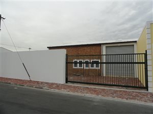 900 m² Commercial space in Elsies River