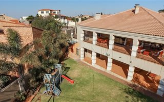 5 Bedroom House in Noordheuwel