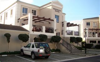 80 m² Commercial space in Somerset West Central