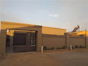 3 Bed House in Etwatwa