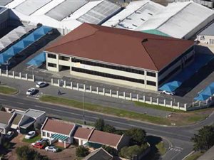 2400 m² Office Space in Strand South