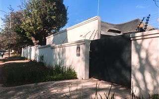 1 Bedroom Garden Cottage in Fairland