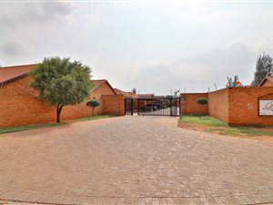 3 Bed Townhouse in Protea Glen