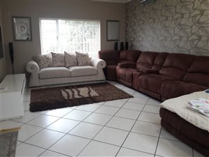 4 Bed Townhouse in Amanzimtoti