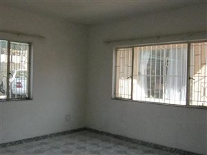 2 Bed Townhouse in Highway Gardens