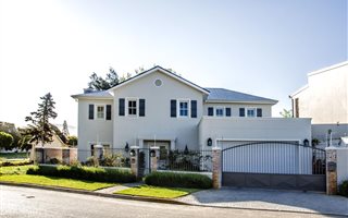 4 Bedroom House in Bergvliet