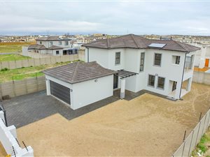 4 Bedroom House in Parklands North