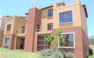 3 Bedroom Apartment in Summerset