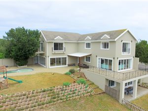 5 Bed House in Lovemore Park