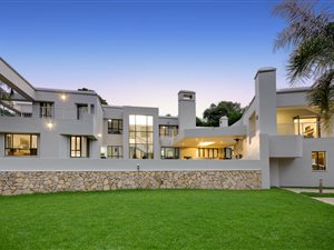 5 Bed House in Hyde Park
