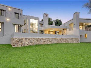 5 Bed House in Hyde Park