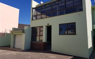 3 Bedroom Townhouse in Quigney