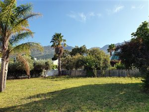 600 m² Land available in Franschhoek