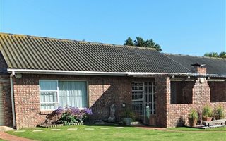 8 Bedroom Apartment in Humansdorp