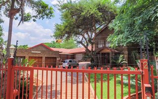 4 Bedroom House in Ninapark