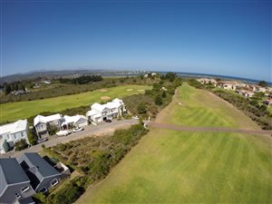 830 m² Land available in Goose Valley