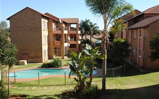 2 Bedroom Townhouse in Die Hoewes