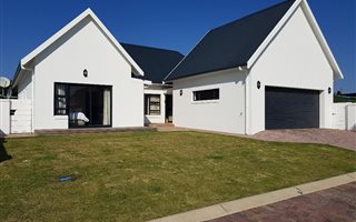 2 Bedroom House in St Francis Links