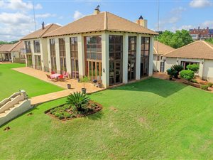 6 Bedroom House in Cornwall Hill