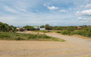 1400 m² Land available in Outeniqua Strand