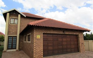 3 Bedroom House in Van Der Hoff Park