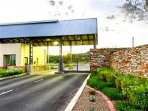 833 m² Land available in Riverside Park