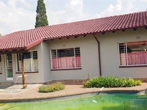 220 m² Commercial space in Glen Marais