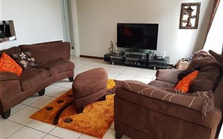 2 Bedroom Apartment in Clarendon