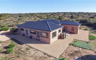 3 Bedroom House in Stilbaai