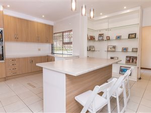 7 Bed House in Wingate Park