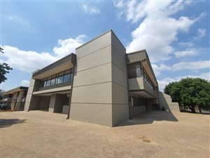1300 m² Commercial space in Lyttelton Manor