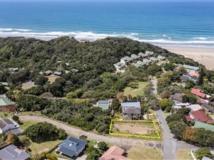 735 m² Land available in Cintsa