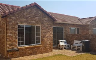 2 Bedroom Simplex in Kyalami Hills