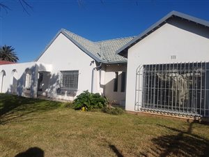 4 Bed House in Rhodesfield