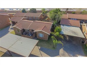 2 Bedroom House in Rooihuiskraal