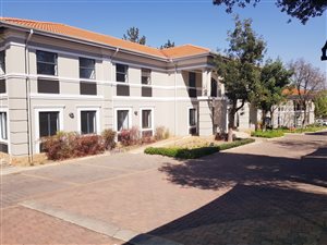 923 m² Office Space in Woodmead
