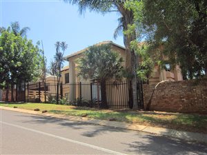 4 Bed House in Moreleta Park