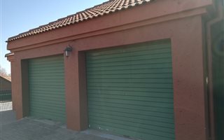3 Bedroom Townhouse in Zwartkop
