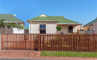 3 Bedroom House in Noordhoek
