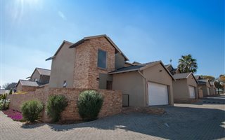 3 Bedroom Duplex in Honeydew Manor