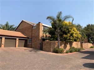 4 Bed Duplex in Bromhof