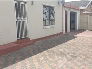 3 Bed House in Surrey Estate