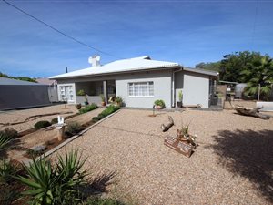 4 Bed House in Oudtshoorn